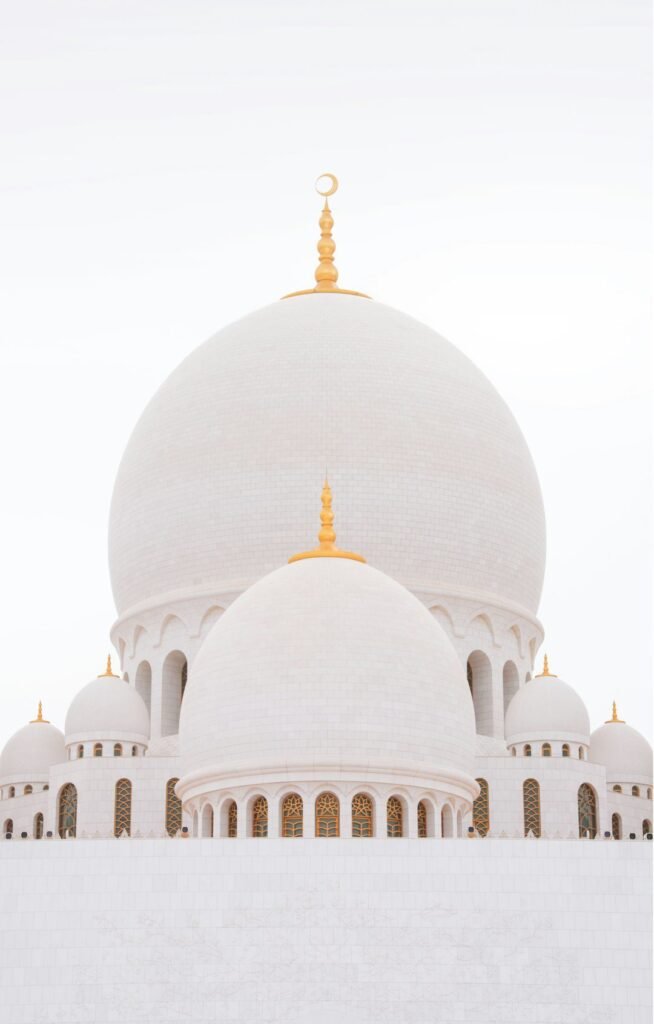 An afternoon visit at the Sheikh Zayed Mosque.